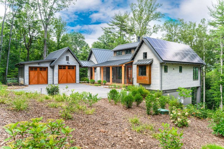 Contemporary Farmhouse Sovereign Oaks Jade Mountain Builders