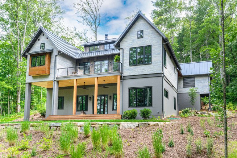 Contemporary Farmhouse Sovereign Oaks Jade Mountain Builders